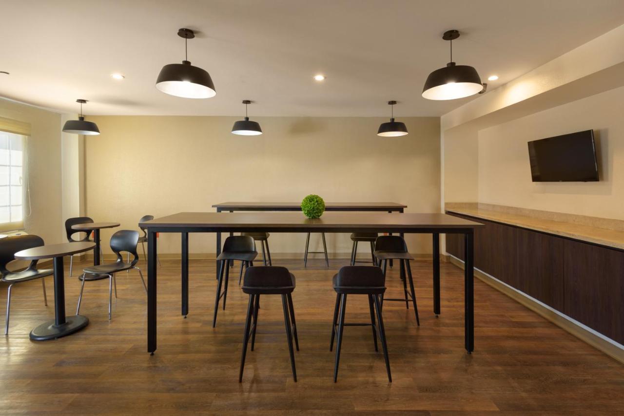 Extended Suites Saltillo Galerias Ngoại thất bức ảnh